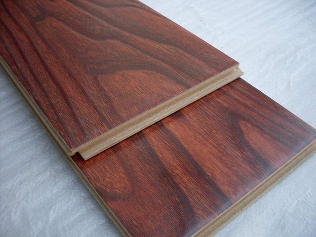 瓷磚PK木地板，客廳裝修該怎么選？