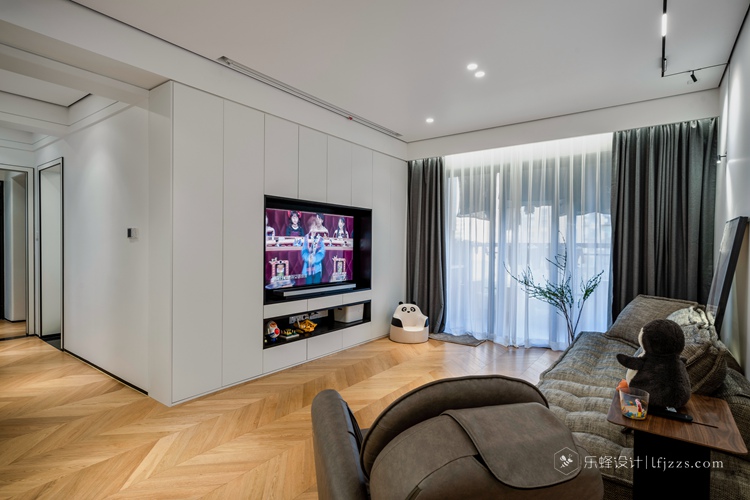 簡約風(fēng)格視覺體驗(yàn)Or功能場(chǎng)景，也是成長空間！