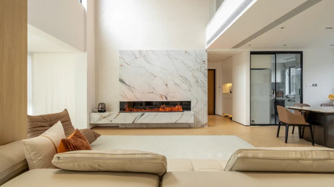 深圳南山·山海韻|繼奶油風(fēng)后，400㎡復(fù)式的原木極簡(jiǎn)風(fēng)也火了！